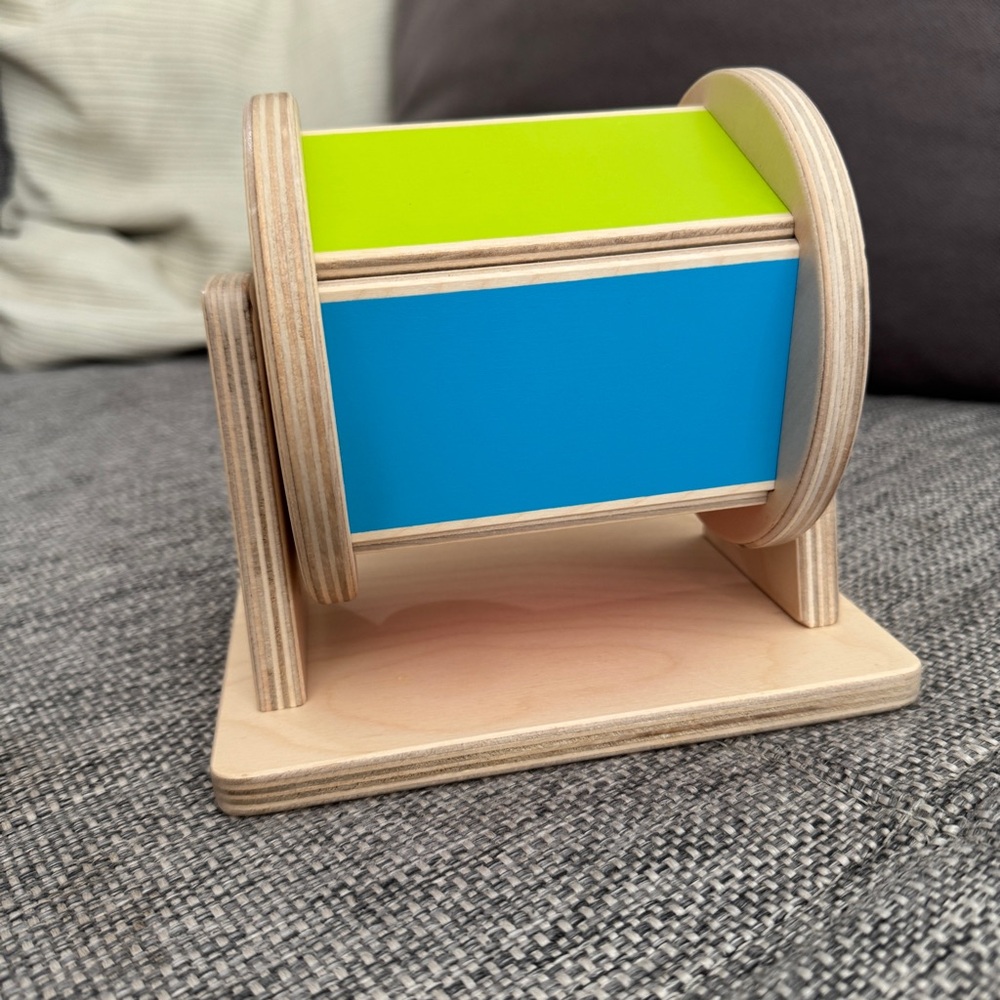 Lovevery Wooden Spinner Toy - Red and Blue Educational Toy - Picture 3 of 8